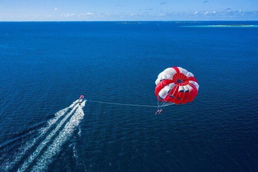 Parasailing along Fort Lauderdale Beach