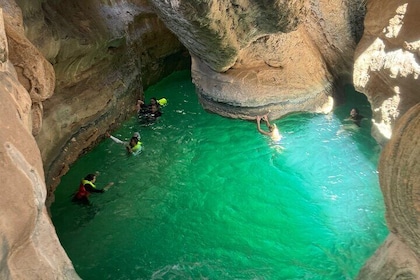 Wadi Shab and sinkhole with local guide