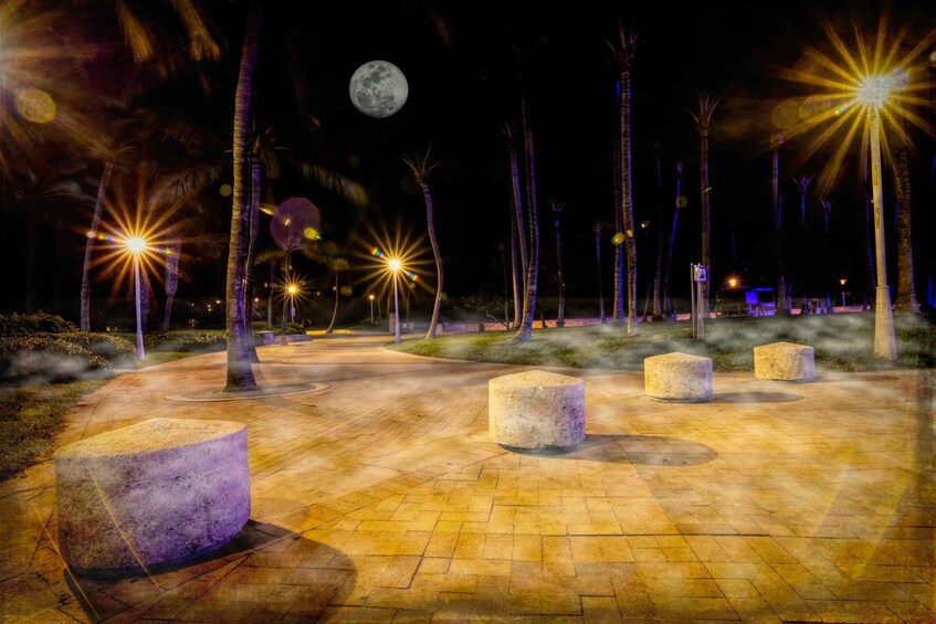 Picture 10 for Activity Miami: Haunts of South Beach Ghost Walking Tour