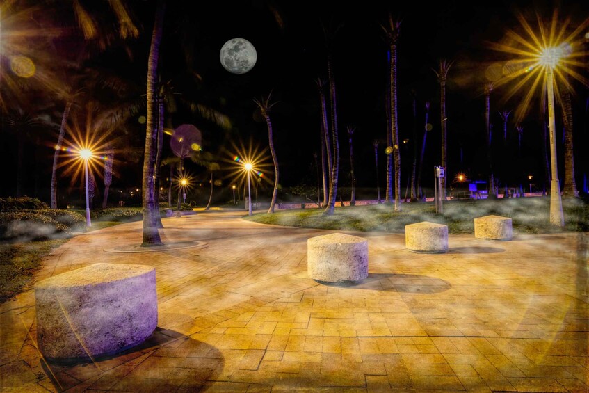 Picture 10 for Activity Miami: Haunts of South Beach Ghost Walking Tour