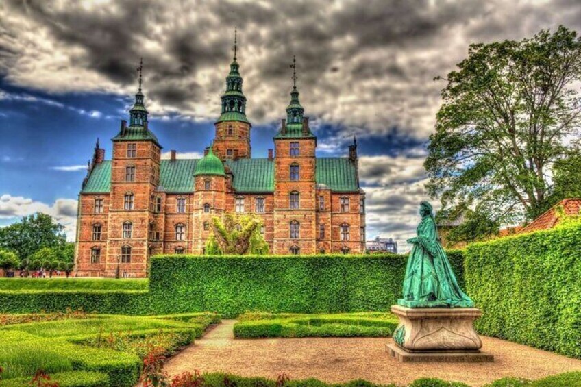 Copenhagen's Bustling Centre: Self-Guided Walking Tour