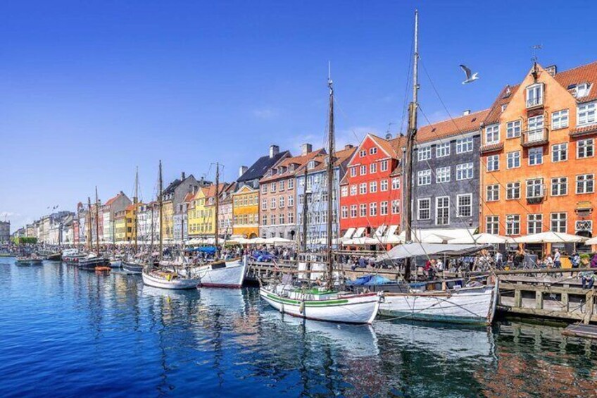 Copenhagen's Bustling Centre: Self-Guided Walking Tour