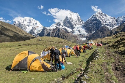 Trekking to Cordillera Huayhuash