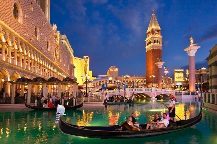 Vegas Strip Foodie Lovers Tour with Food Tours of America 