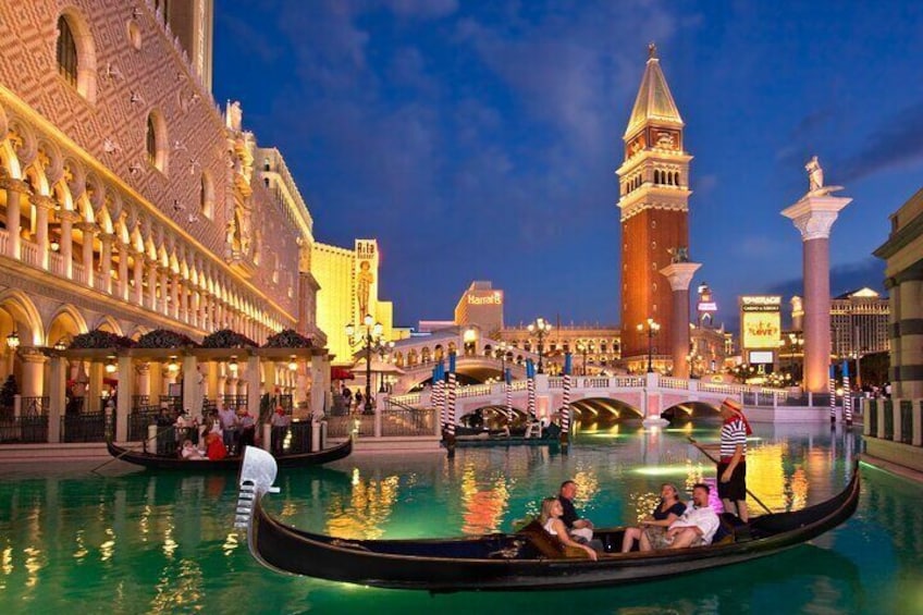 Vegas Strip Foodie Lovers Tour with Food Tours of America