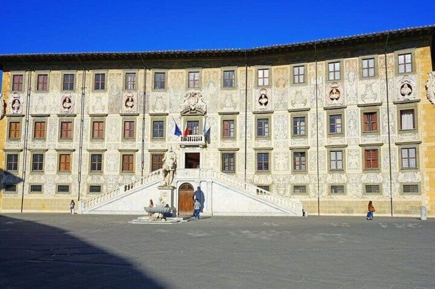 Private tour from Livorno port to Pisa and Lucca
