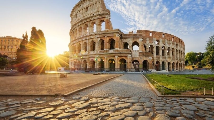 Colosseum and Roman Forum Skip-the-Line Guided Tour