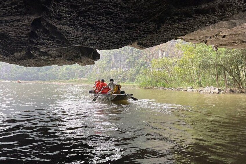 Sampan boat trip in Ninh Binh with Vietnam Stories Travel Agent