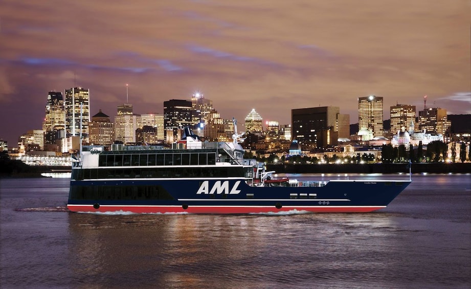Evening Cruise in Montreal with Circus Acts