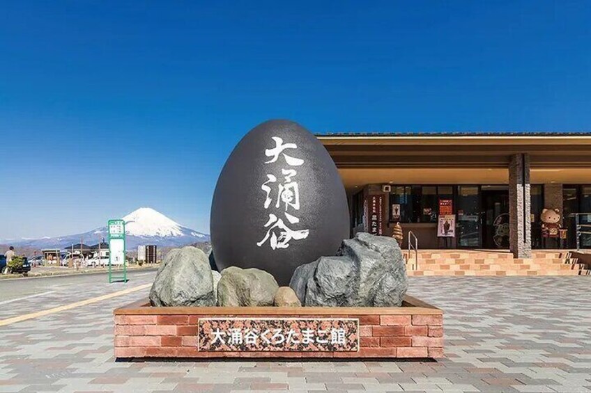 Owakudani's famous delicacy - black eggs, it is said that "eating one can increase your lifespan by 7 years