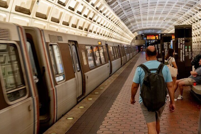 Explore the DC Neighborhoods Guided Metro & Walking Tour