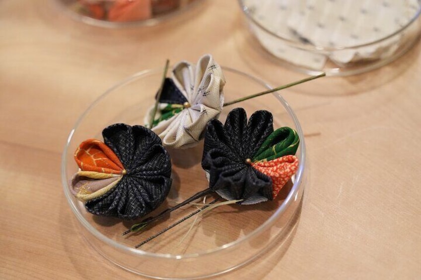 Make your very own silk flower from recycled kimono!
