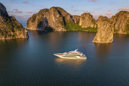 Vanuit Harbour: Verken Halong Bay tijdens de Pamela 5-sterren dagcruise