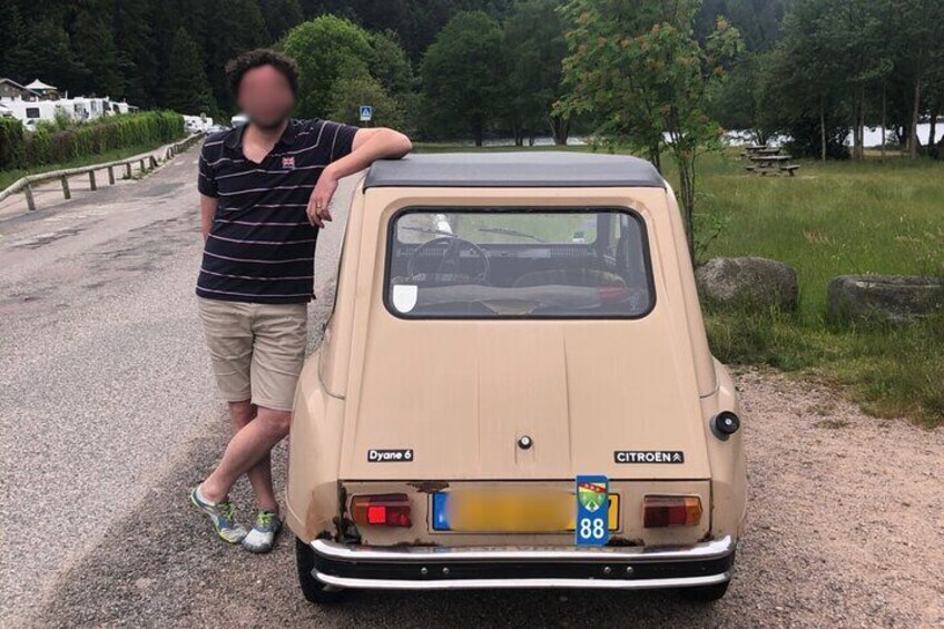 Track game with his vehicle in the Vosges