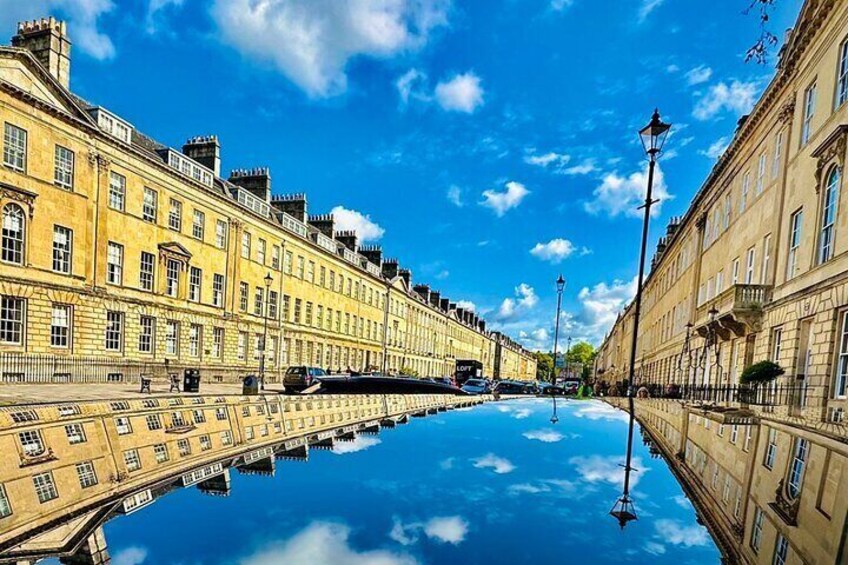 Small Group smartphone Bath Walking Tour around Bath