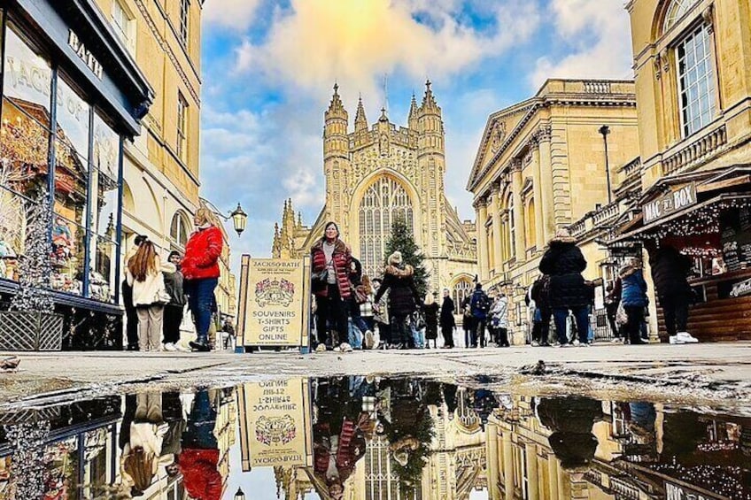 Small Group smartphone Bath Walking Tour around Bath