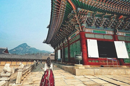 Hanbok in Palace and Traditional Dessert