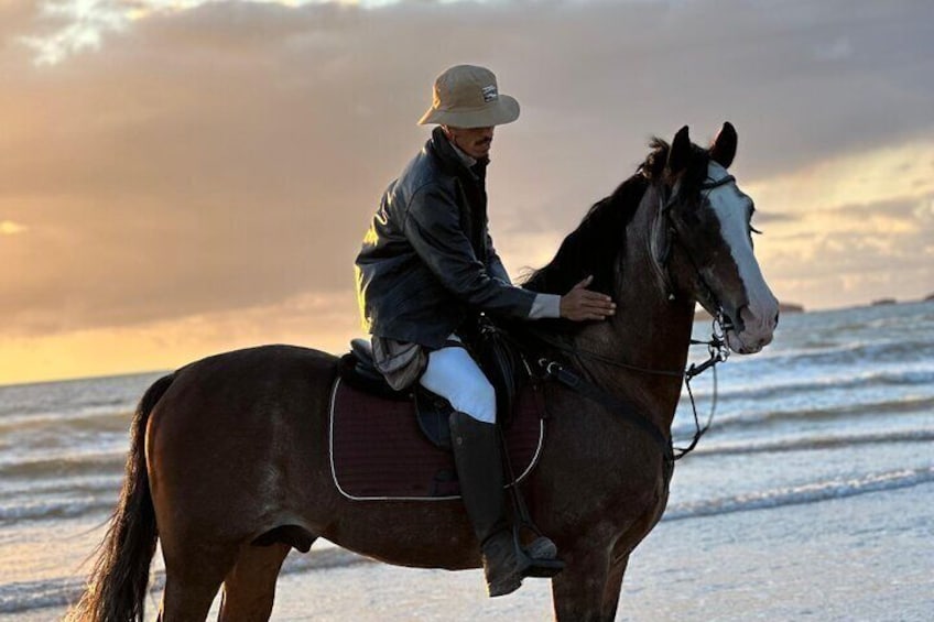 Horseback riding at sunset (2 hours)