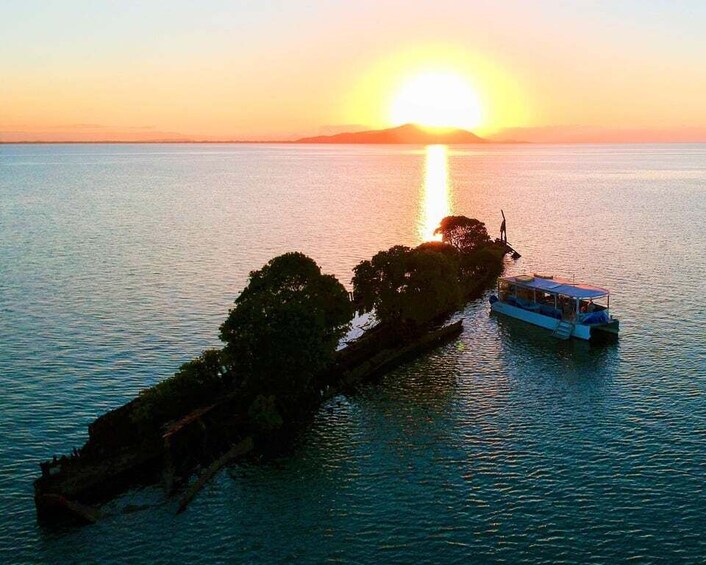 Magnetic Island: Sunset & Shipwreck Cruise