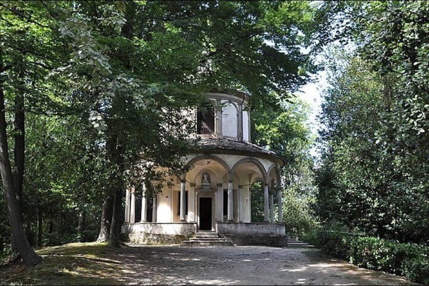 Lake Orta - path to the Sacred Mount