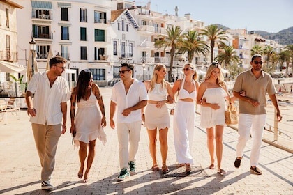 From Barcelona: Private Guided Sitges Tour with Free Time