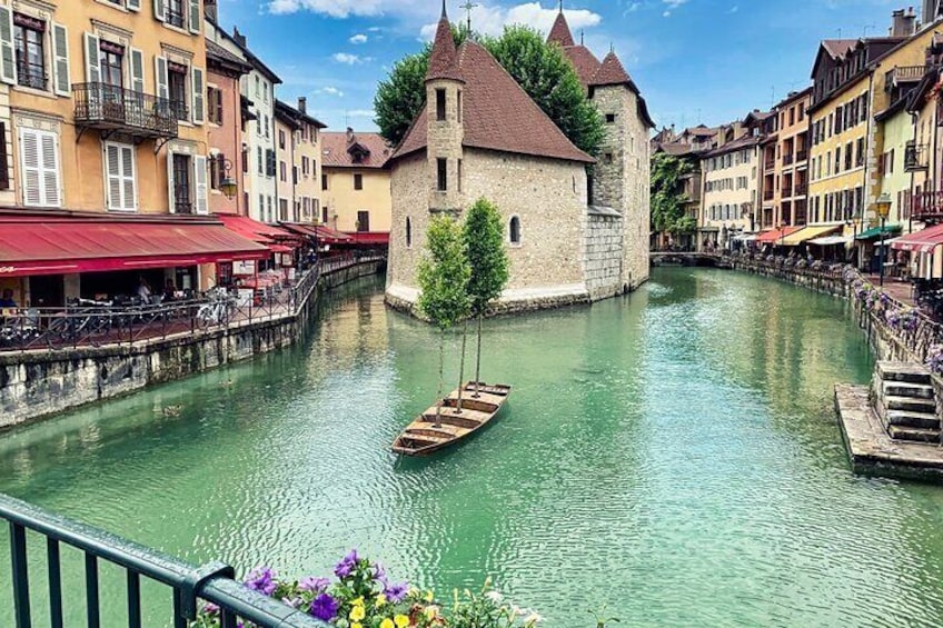 Private Tour: Perfect Day of Scenic Beauty - Annecy and Geneva