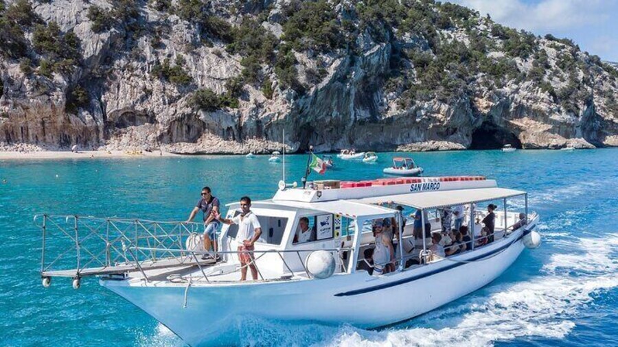 Cala Gonone Motorboat Trip in Gulf of Orosei with Lunch
