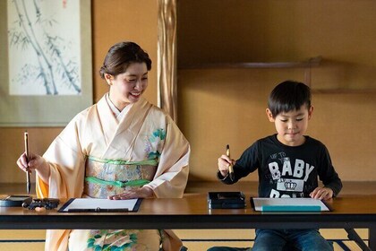 Calligraphy Experience at an Old House near Matsumoto Castle