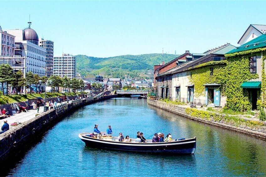 Noboribetsu Lake Toya and Sapporo Otaru Full Day Tour