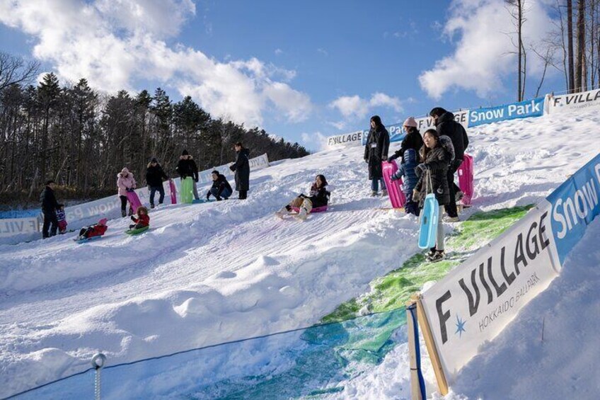 At the Snow Hill you can enjoy sledding and snow tubing.