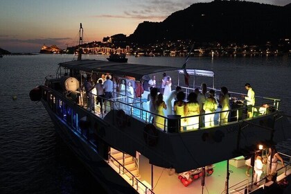 Sunset boat tour with aperitif