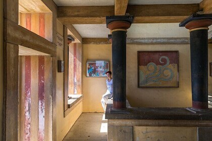 Explore the Labyrinth of Knossos