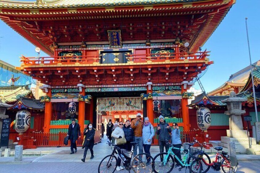 3 Hour Bike Tour to the Historic Sites in Tokyo