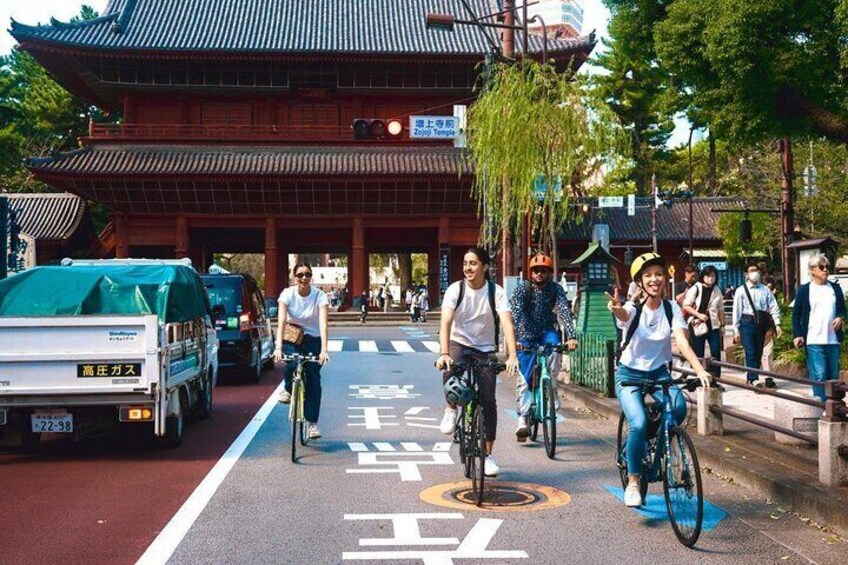 3 Hour Bike Tour to the Historic Sites in Tokyo