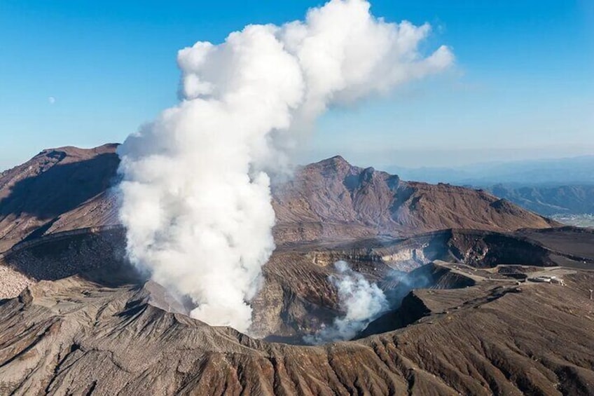 In the huge crater with a circumference of 4 kilometers, you can observe the strong white smoke from a close distance.