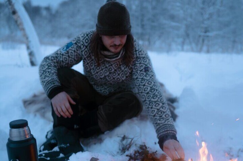 Aurora Snowshoe Hike with Bonfire and Gourmet Picknick