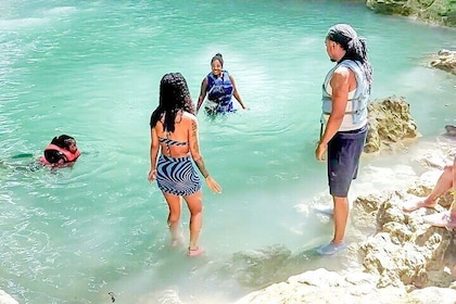 Private Blue Hole and Bamboo Rafting in Ocho Rios