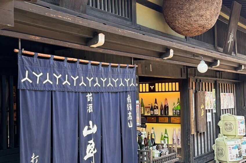 Takayama Jinya & Old Town Private Walking Tour 