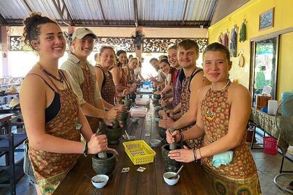 Chiang Mai Thai Cooking Market Tour with Lakeside Pavilions