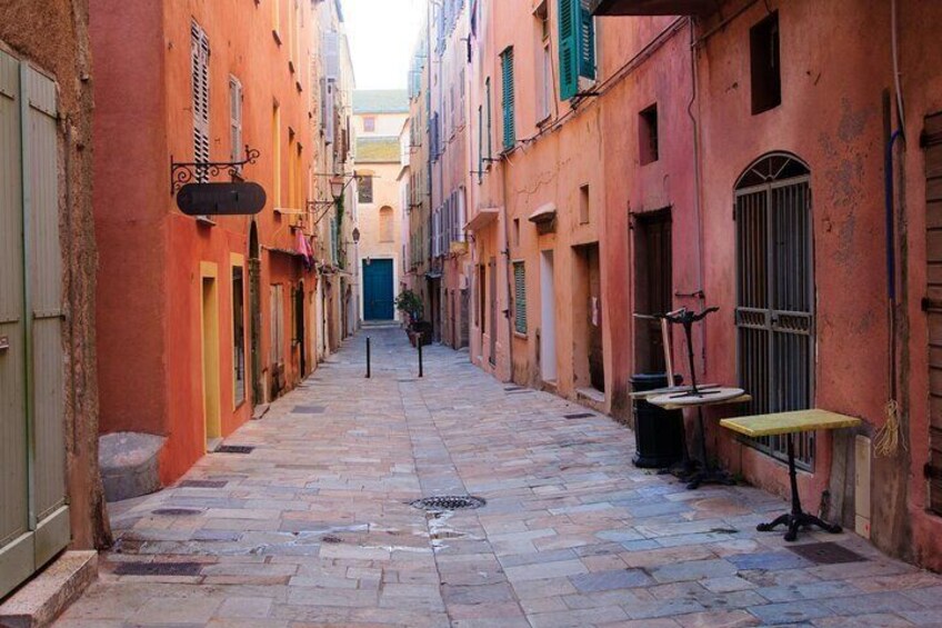 Wedding-themed activity in the streets of Bastia