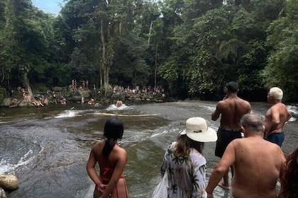 Tour en Jeep en Paraty: Cascadas y Cachaça en Engenho D'Ouro