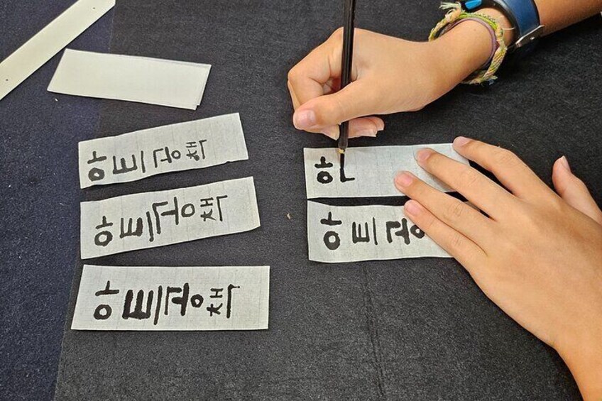 Making a traditional notebook & naming on it in Hangeul in Seoul
