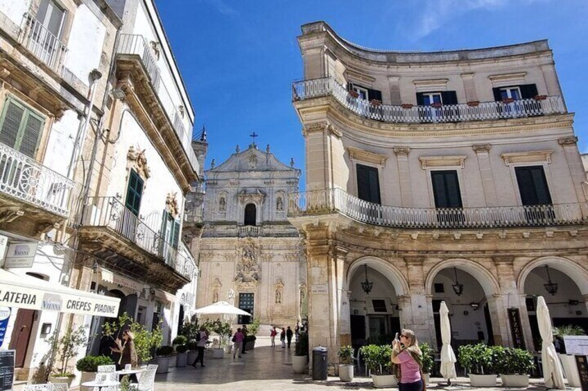 E-bike tour between Locorotondo, Cisternino and Martina Franca