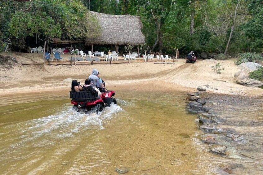 Ocean and Jungle: Snorkel, Quimixto Waterfall and Beach Adventure