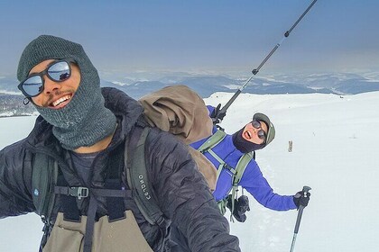 Snowshoe Adventures y Onsen Bliss Winter Escape en Furano