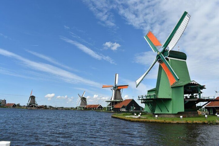 Keukenhof and Zaanse Schans Windmills from Amsterdam