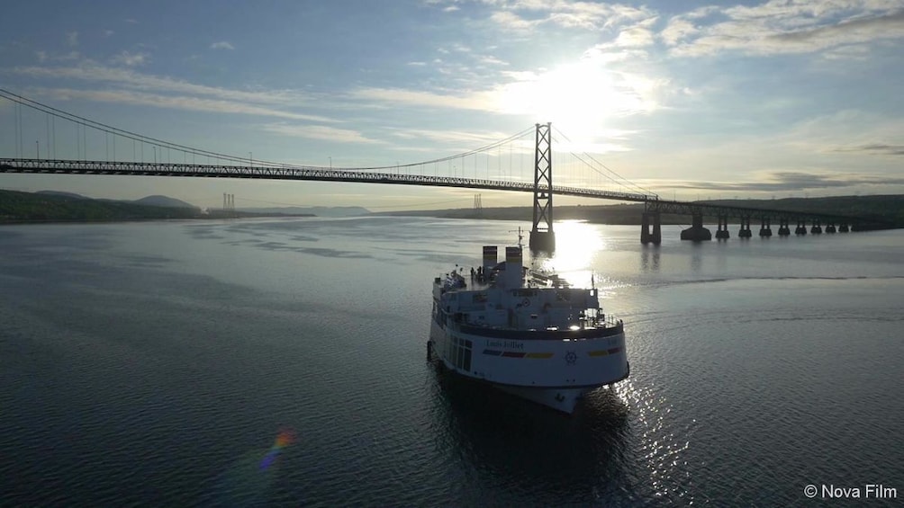Evening Cruise In Quebec City with Circus Acts