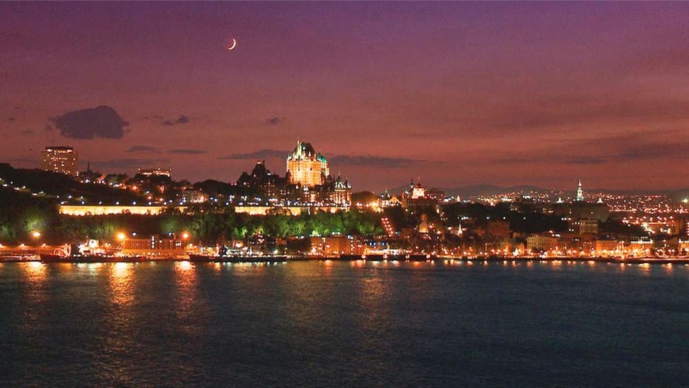 Evening Cruise In Quebec City with Circus Acts