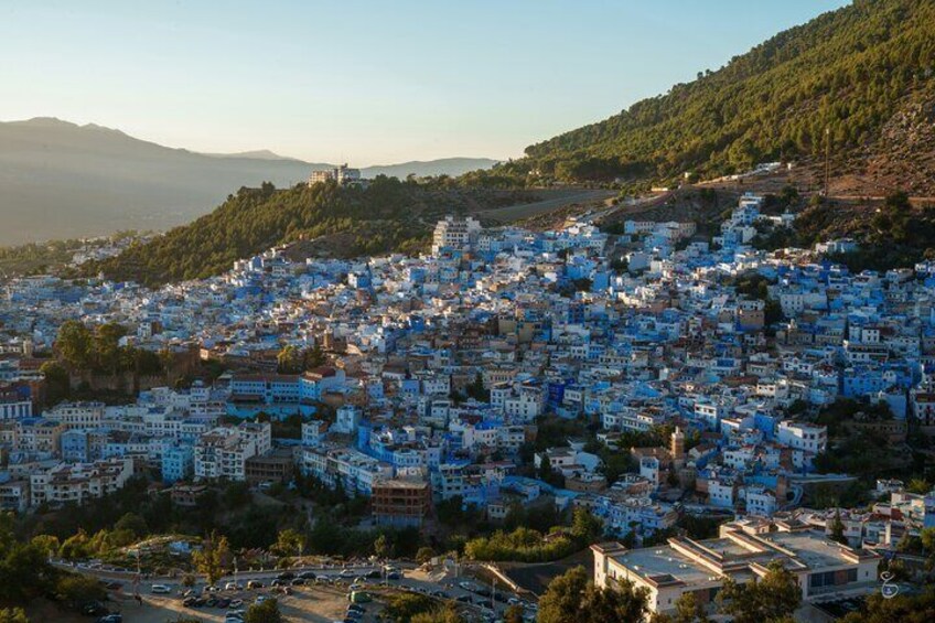 Lose yourself in Chefchaouen’s enchanting Medina, filled with artisan shops, colorful markets, and unforgettable views.