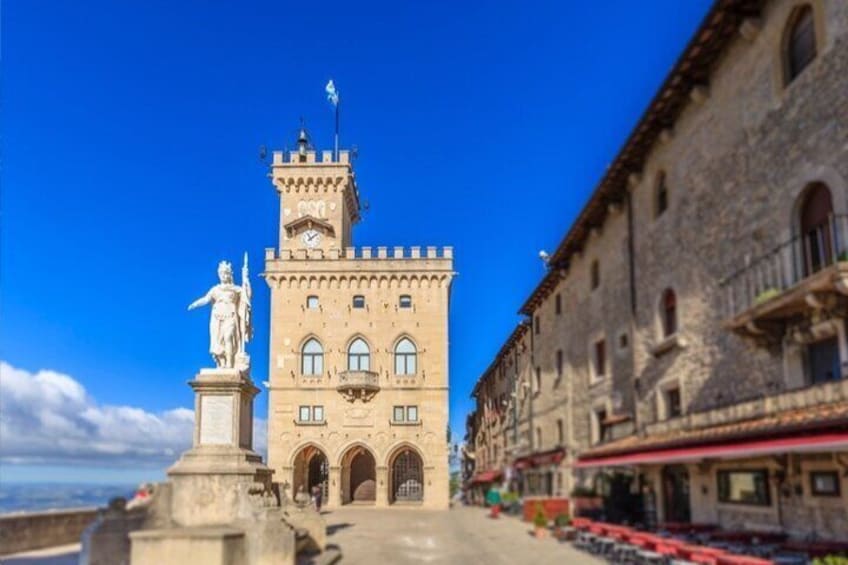 San Marino Scavenger Hunt and Sights Self-Guided Tour
